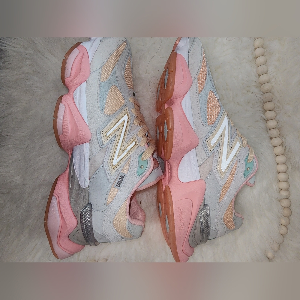 - New balance 9060